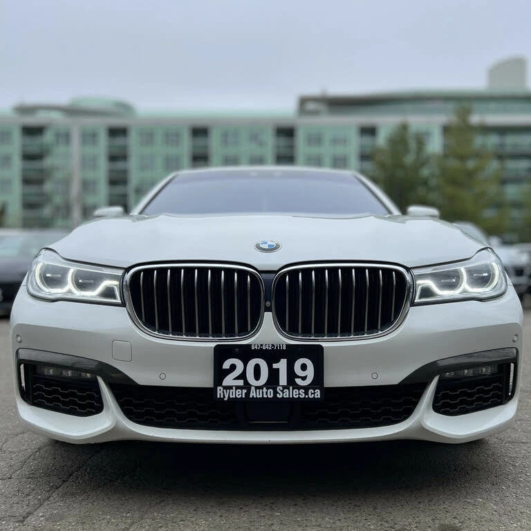 BMW 750 * M-package* Head-up* АвтоКредит (ЦЕНА ДО БГ) - изображение 2