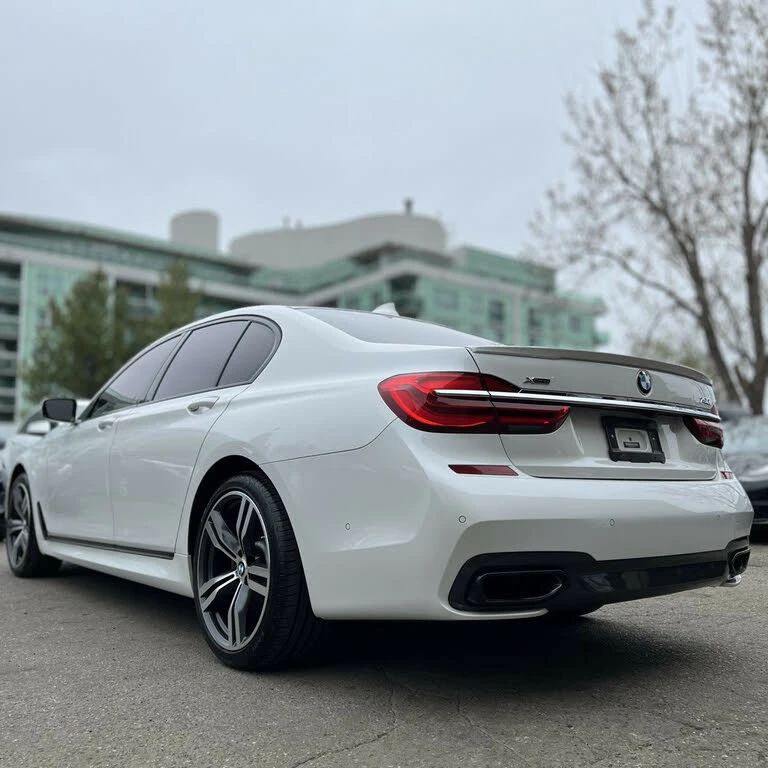 BMW 750 * M-package* Head-up* АвтоКредит (ЦЕНА ДО БГ) - изображение 4