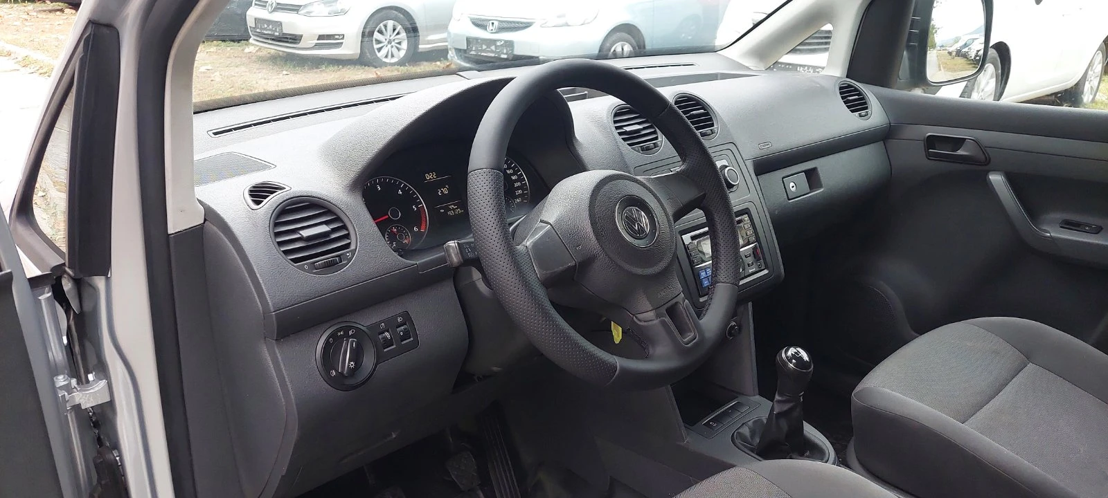 VW Caddy 1.6 TDI   клима | Mobile.bg — изображение 11