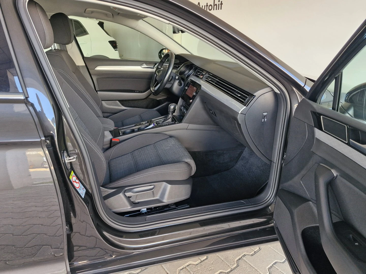 VW Passat Business 2.0 TDI SCR DSG | Mobile.bg   14