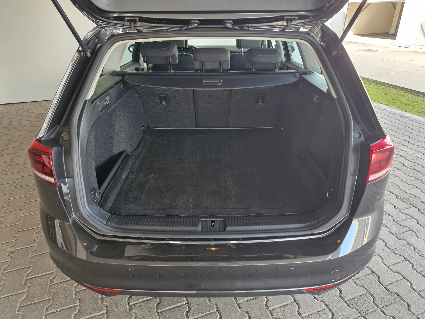 VW Passat Business 2.0 TDI SCR DSG | Mobile.bg   12