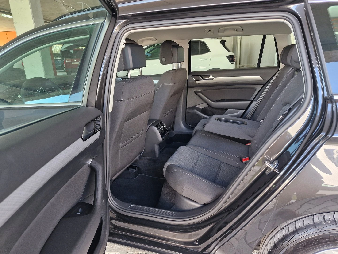 VW Passat Business 2.0 TDI SCR DSG | Mobile.bg   7