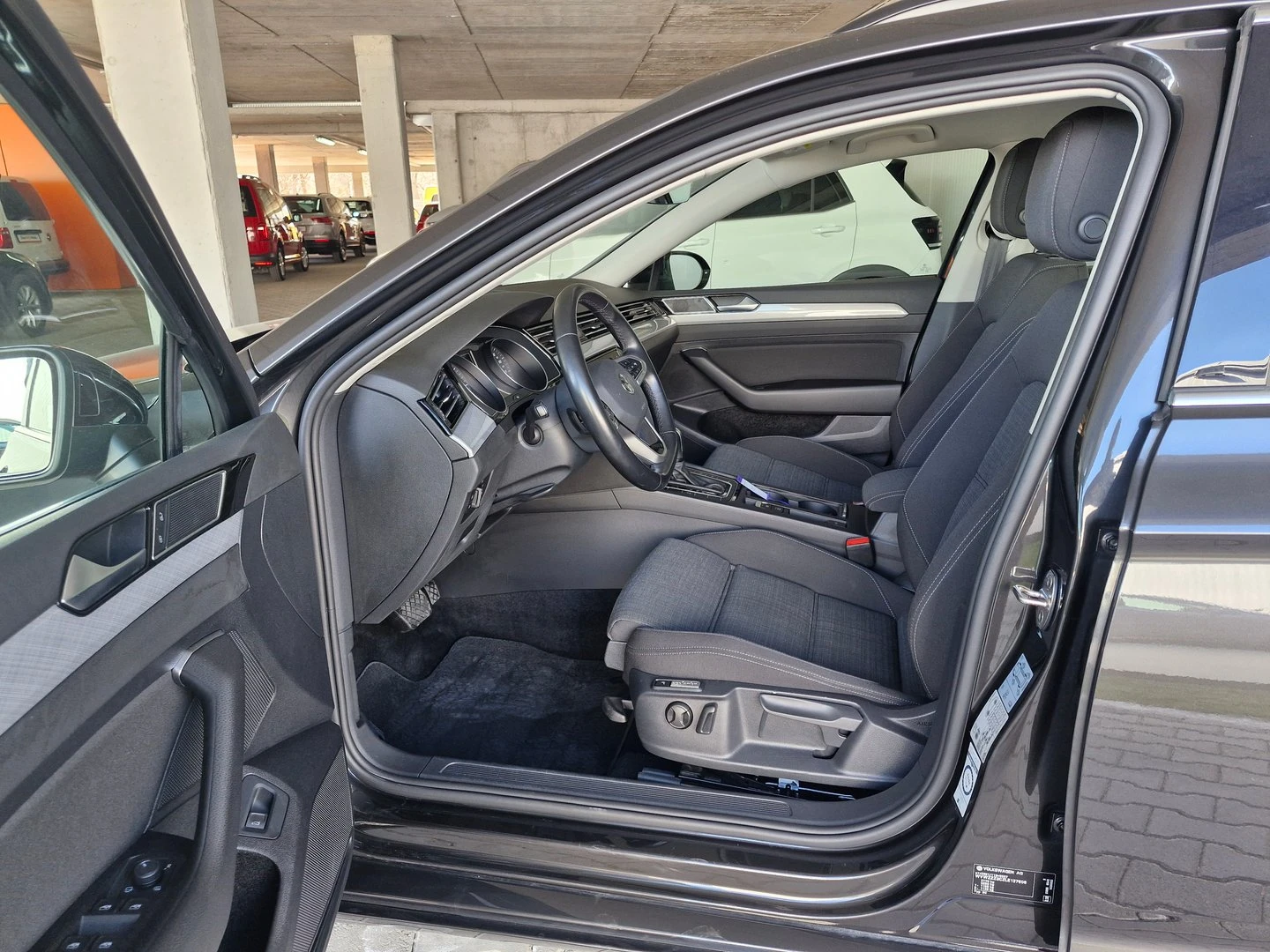 VW Passat Business 2.0 TDI SCR DSG - изображение 6