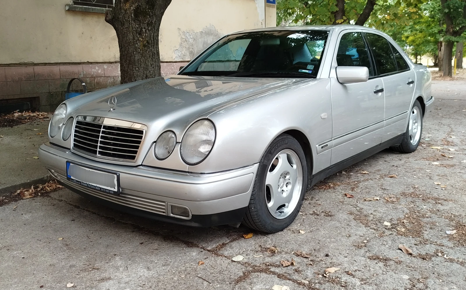 Mercedes-Benz E 200  - изображение 2