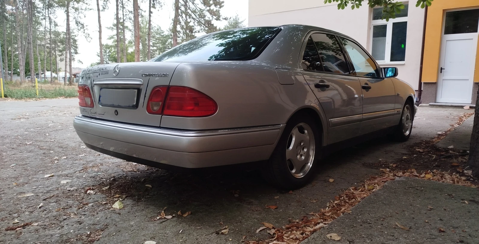 Mercedes-Benz E 200  - изображение 4