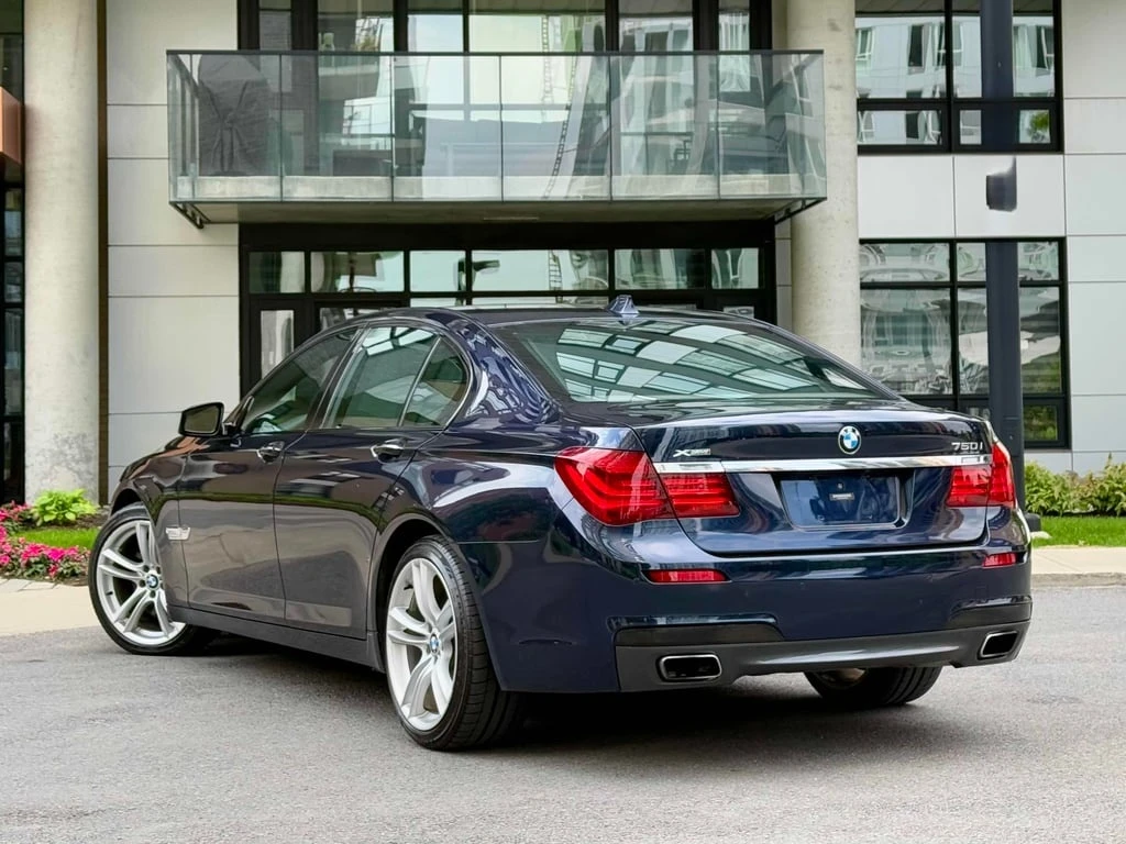 BMW 750  XDRIVE * M-PACK * ПОДГРЕВ * ОБДУХВАНЕ - изображение 10
