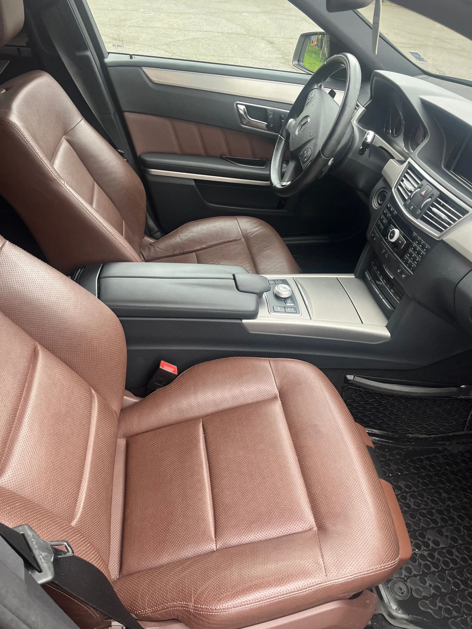 Mercedes-Benz E 350 4MATIC Airmatic BlueEfficiency, снимка 11 - Автомобили и джипове - 53488005