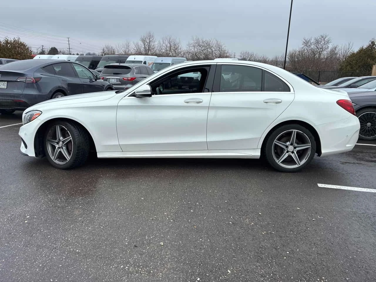 Mercedes-Benz C 300 4MATIC * FULL AMG PACK* ПОДГРЕВ* КАМЕРА* ПАНОРАМА*, снимка 3 - Автомобили и джипове - 54046563