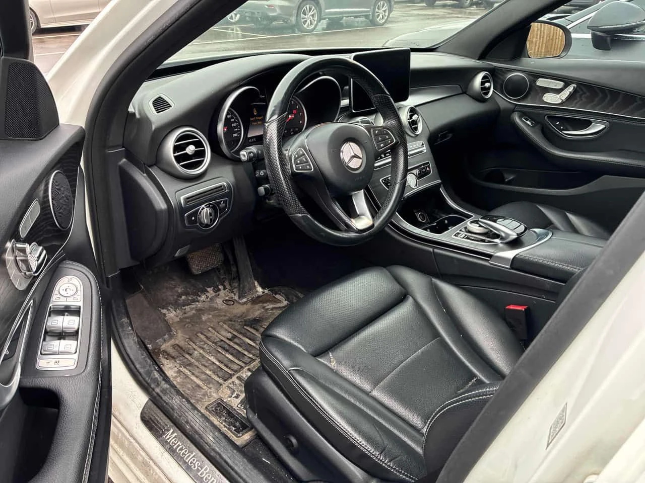 Mercedes-Benz C 300 4MATIC * FULL AMG PACK* ПОДГРЕВ* КАМЕРА* ПАНОРАМА*, снимка 7 - Автомобили и джипове - 54046563