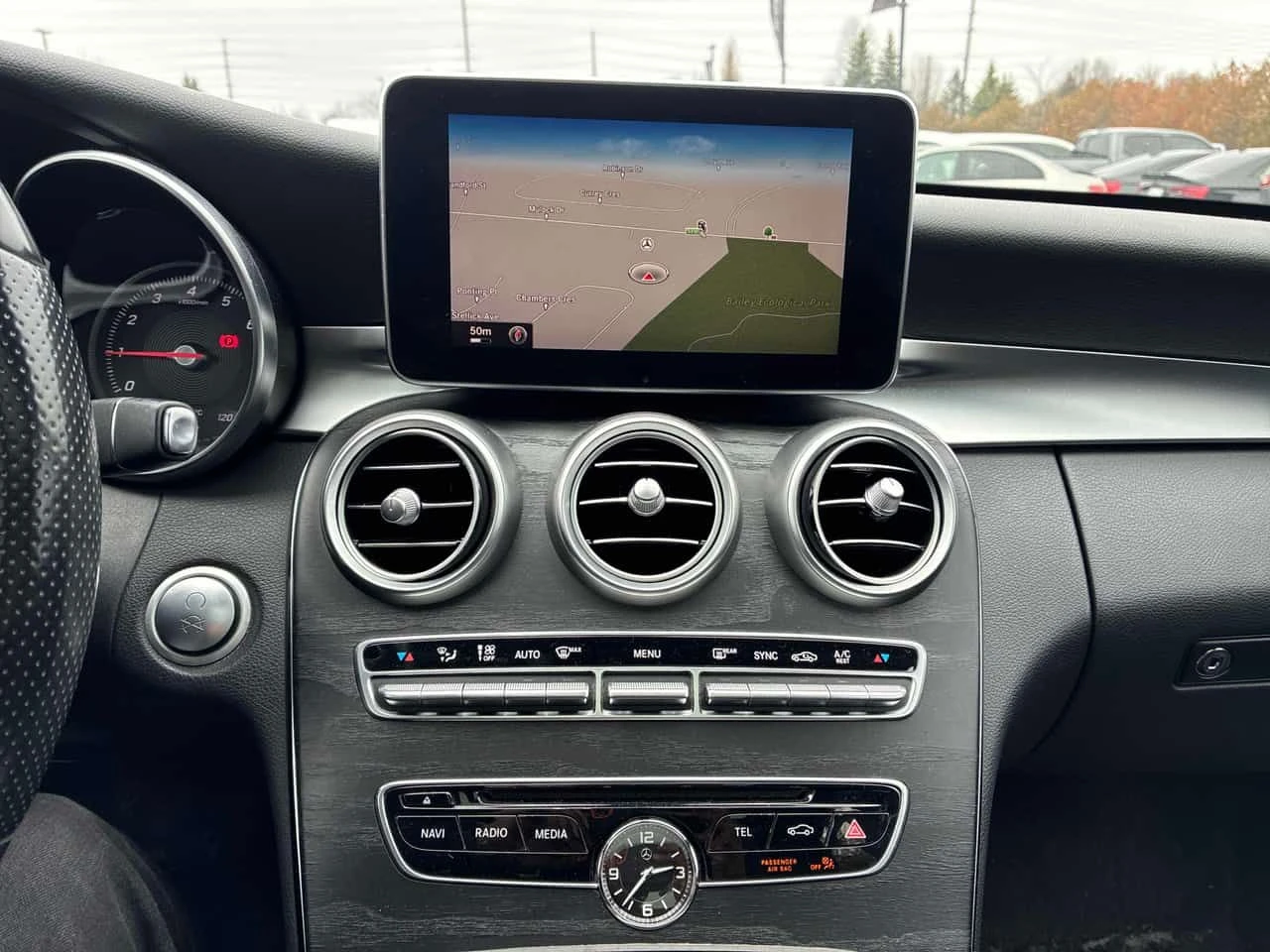 Mercedes-Benz C 300 4MATIC * FULL AMG PACK* ПОДГРЕВ* КАМЕРА* ПАНОРАМА*, снимка 9 - Автомобили и джипове - 54046563