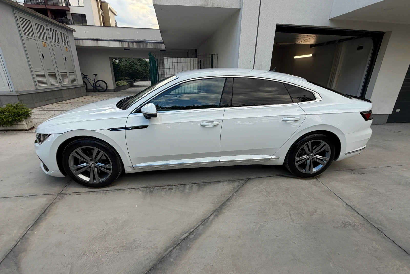 VW Arteon Volkswagen Arteon R-Line 2022 2.0 TSI, снимка 8 - Автомобили и джипове - 55182336