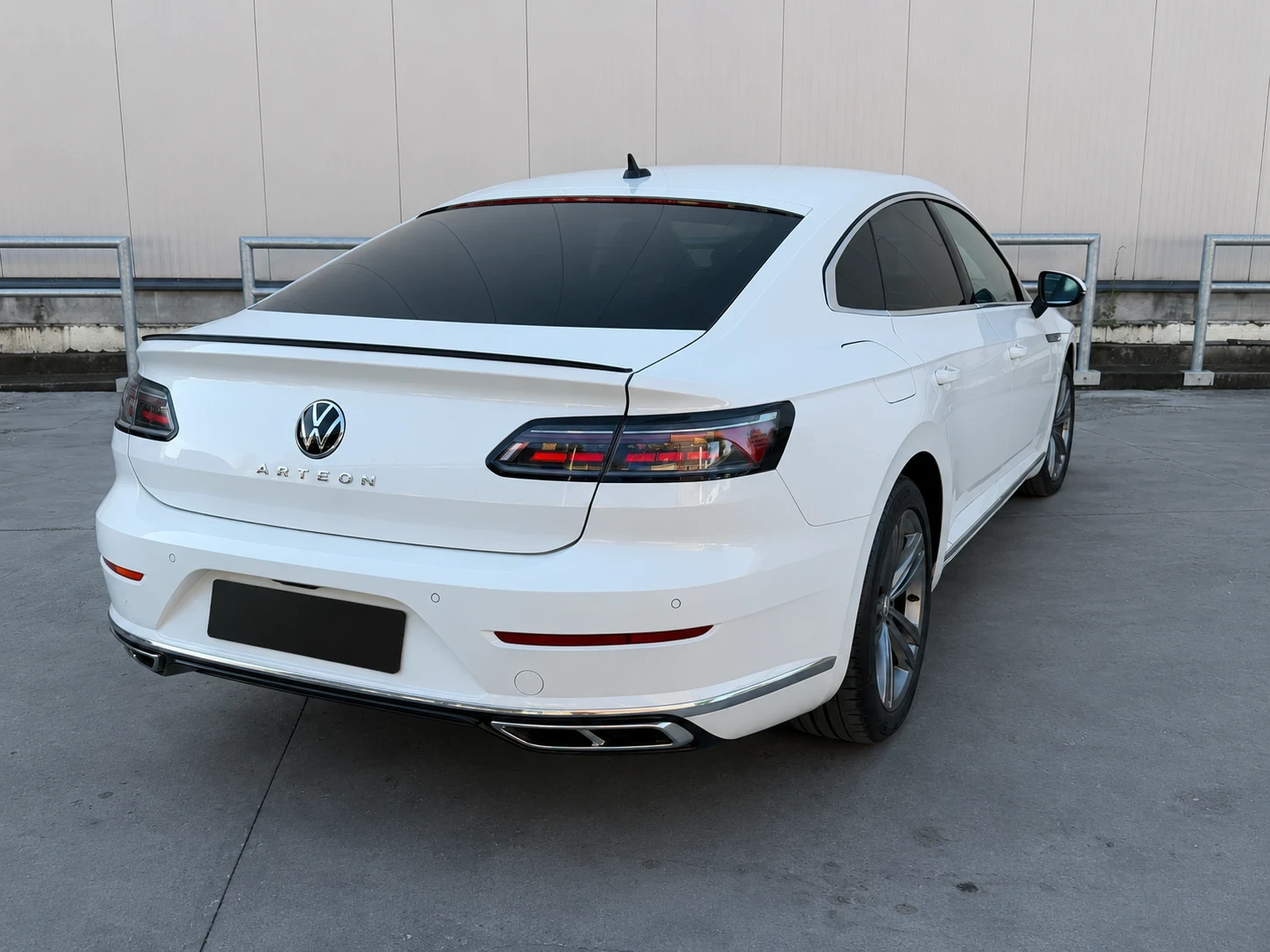 VW Arteon Volkswagen Arteon R-Line 2022 2.0 TSI, снимка 11 - Автомобили и джипове - 55182336