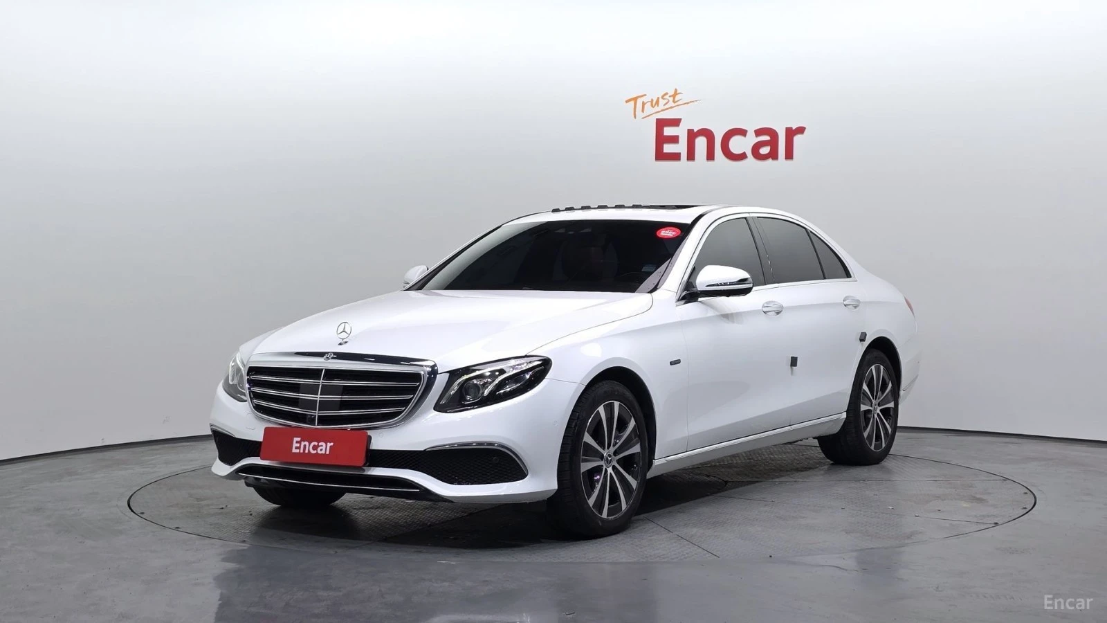 Mercedes-Benz E 300 4MATIC HYBRID* 360* BURMESTR* МАСАЖ* ДИСТРО* ОБДУХ
