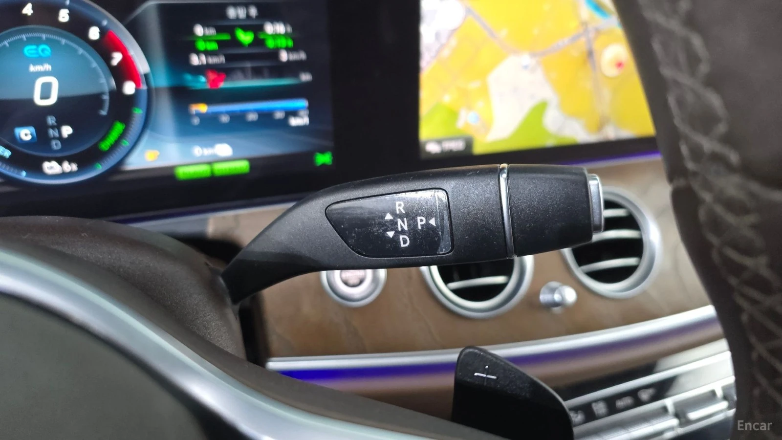 Mercedes-Benz E 300 4MATIC HYBRID* 360* BURMESTR* МАСАЖ* ДИСТРО* ОБДУХ, снимка 12 - Автомобили и джипове - 55511878