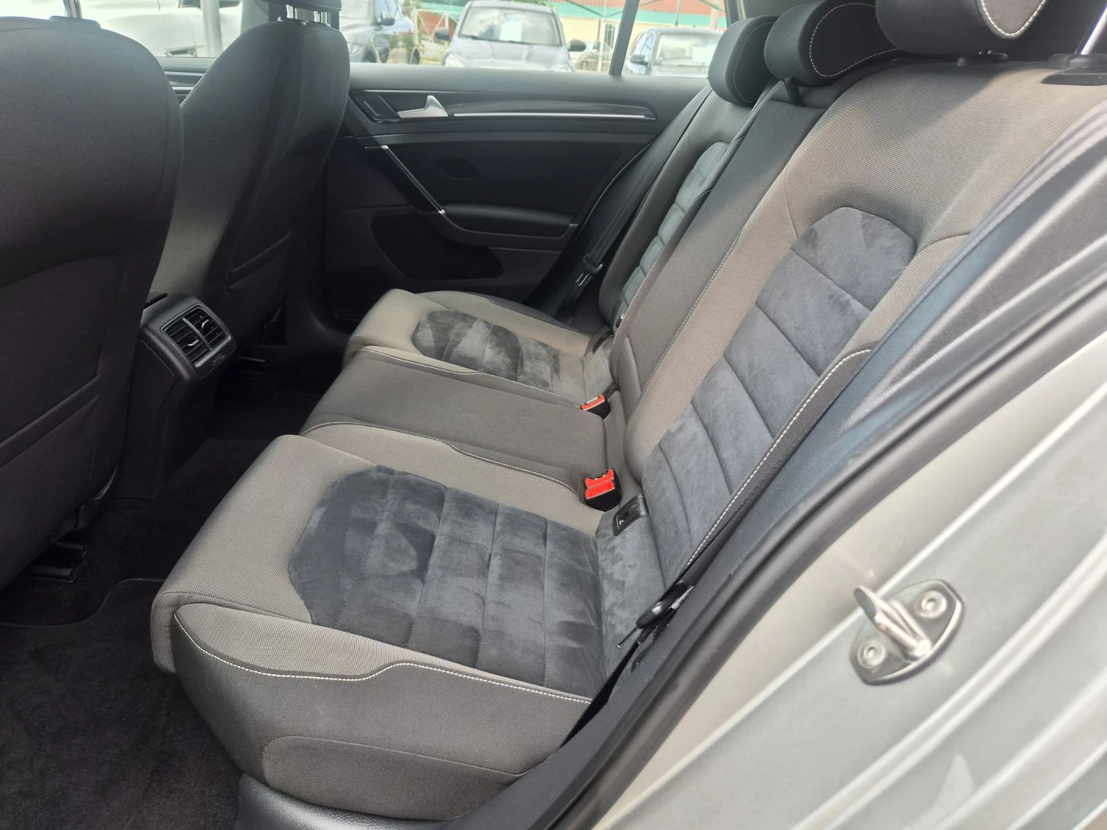 VW Golf 1.6TDI-HIGH LINE-DSG, снимка 14 - Автомобили и джипове - 55607146