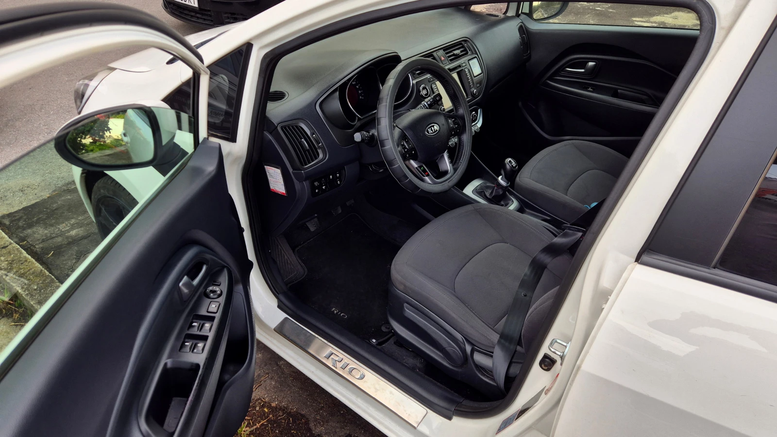 Kia Rio 1.1 CRDI 75hp Evro 5b Navi 6ck, снимка 14 - Автомобили и джипове - 56302369
