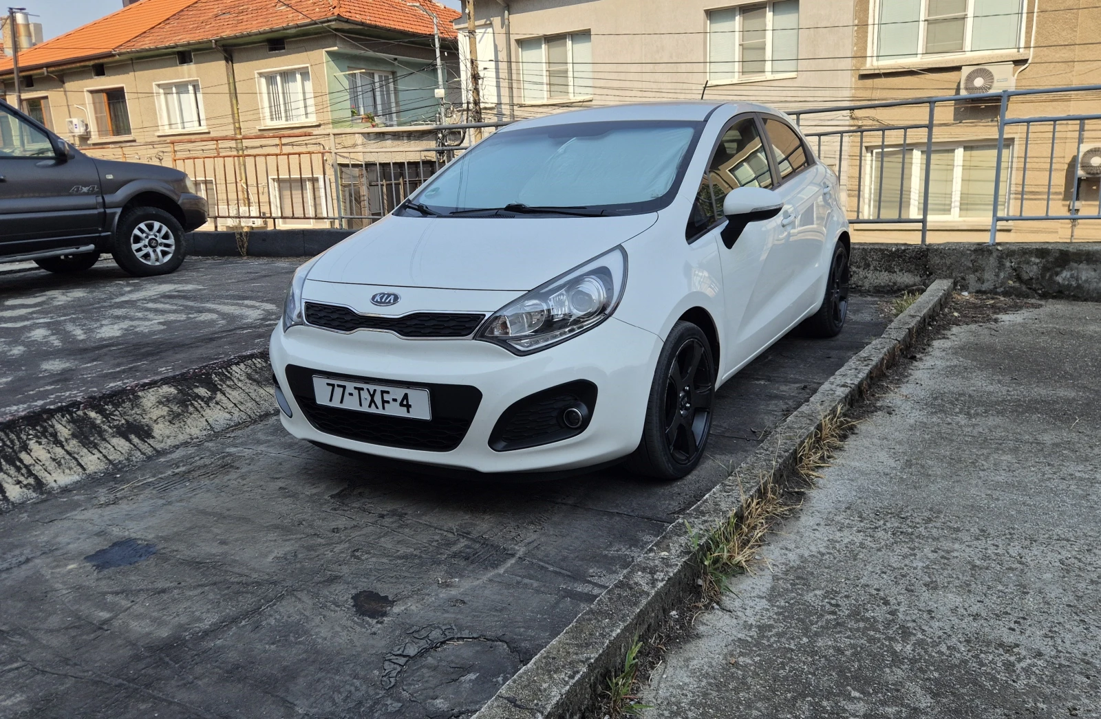 Kia Rio 1.1 CRDI 75hp Evro 5b Navi 6ck, снимка 2 - Автомобили и джипове - 56302369