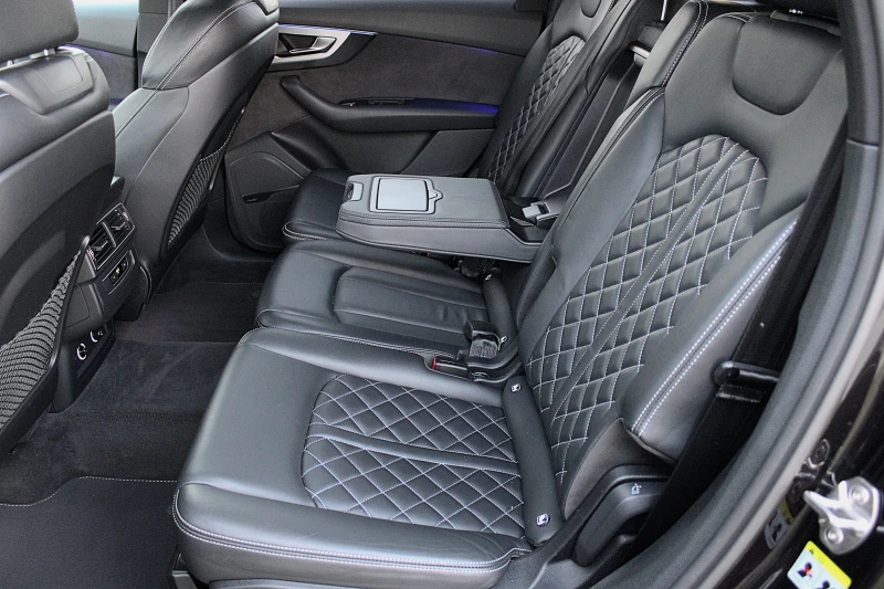 Audi Q7 3.0TDI/E-TRON/S-LINE/KAMERA360/DISTRONIC/PANO/FULL, снимка 10 - Автомобили и джипове - 52204179