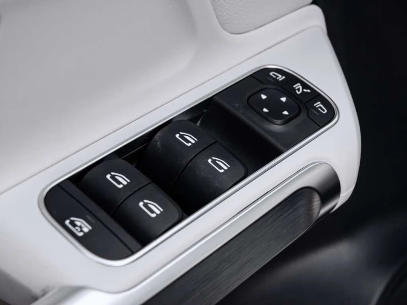 Mercedes-Benz GLB 250| INTELDRIVE| NIGHT| NAV| PANOROOF| B.SPOT| CLE, снимка 12 - Автомобили и джипове - 53187621