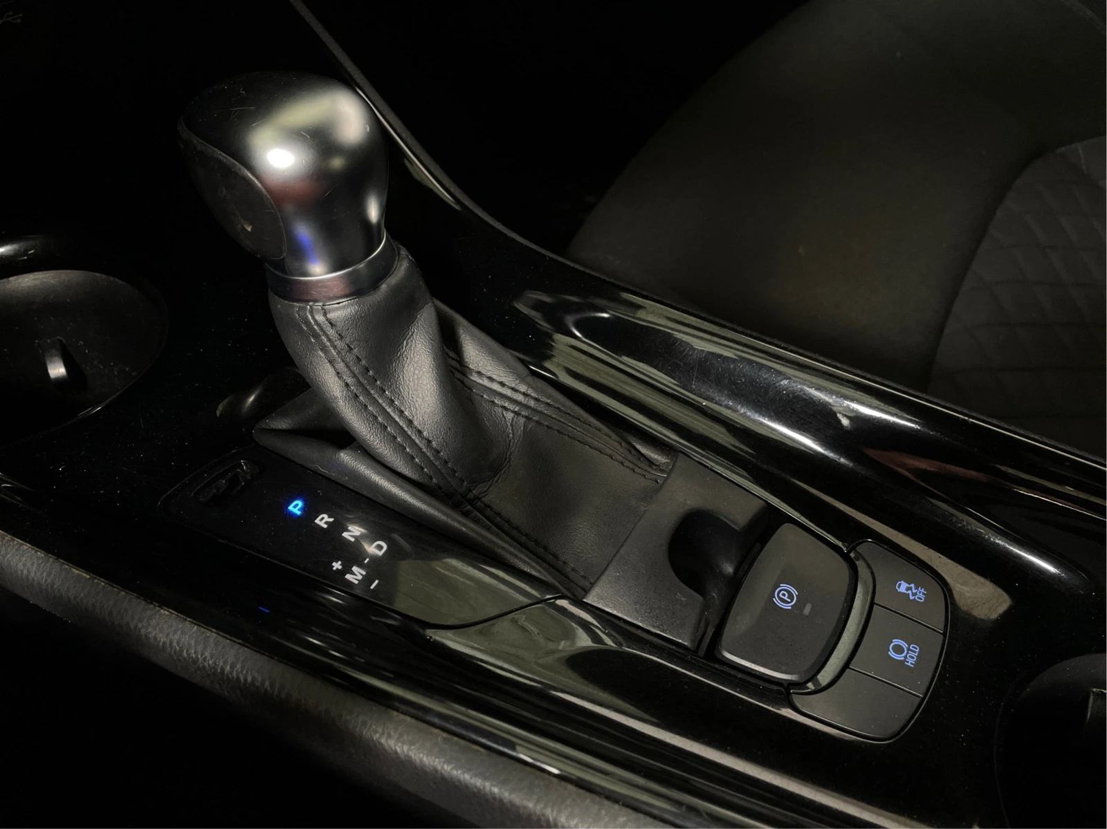 Toyota C-HR XLE Premium | HTD LEATHER | SUNROOF | CARPLAY | Mobile.bg � ����������� 16