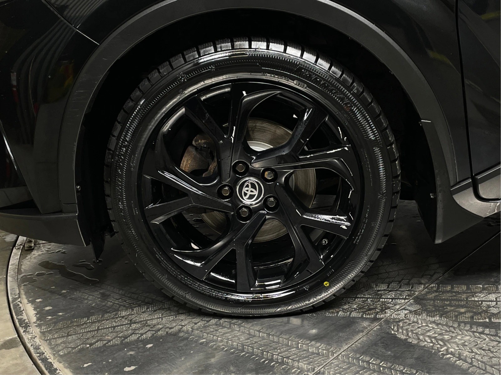 Toyota C-HR XLE Premium | HTD LEATHER | SUNROOF | CARPLAY - изображение 9