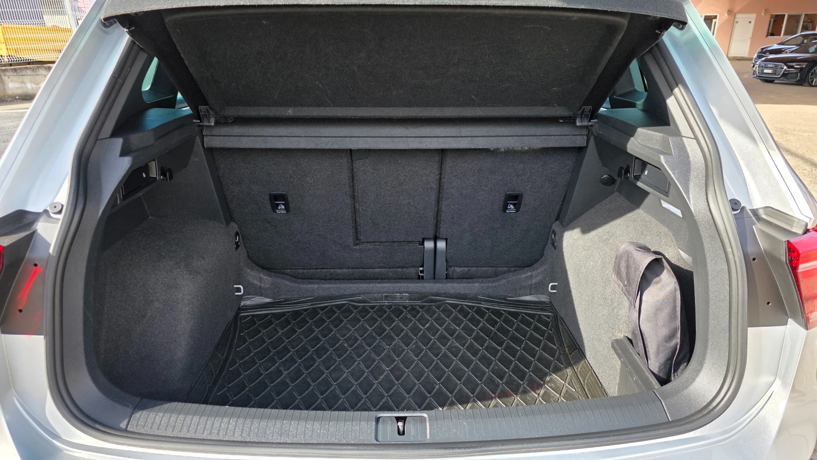 VW Tiguan 2.0TSI/R-LINE/4Motion/190к.с./Швейцария, снимка 14 - Автомобили и джипове - 53771288