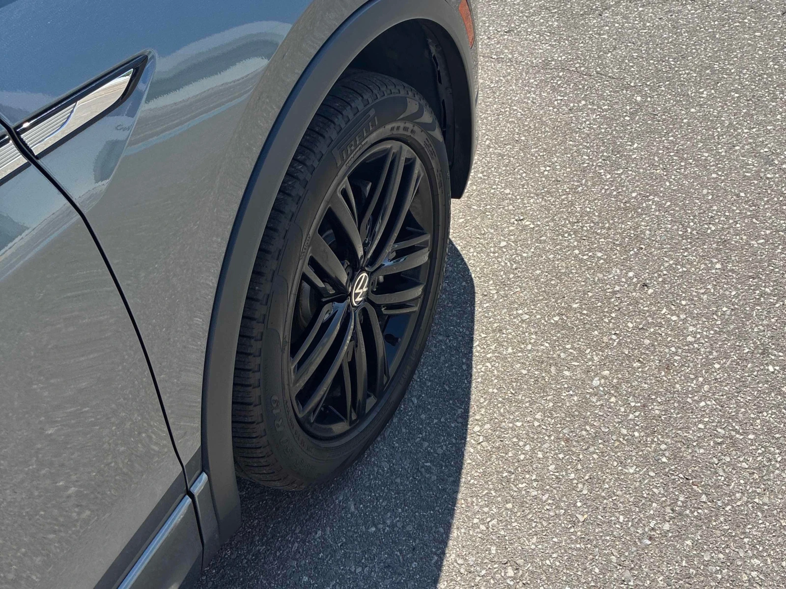 VW Tiguan * Comfortline R Line Black Edition * CARFAX * , снимка 17 - Автомобили и джипове - 56138870