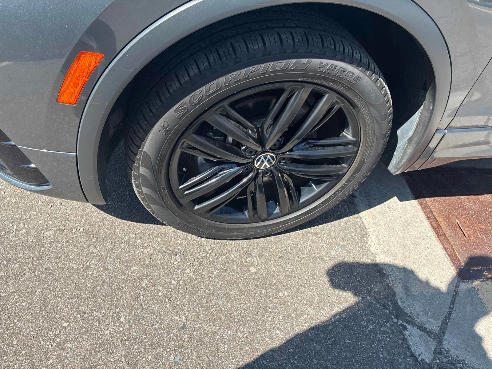 VW Tiguan * Comfortline R Line Black Edition * CARFAX * , снимка 7 - Автомобили и джипове - 56138870