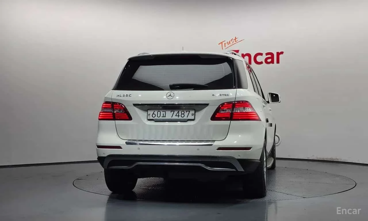 Mercedes-Benz ML 250 BlueTEC 4MATIC/ФИНАНСИРАНЕ, снимка 4 - Автомобили и джипове - 56259453