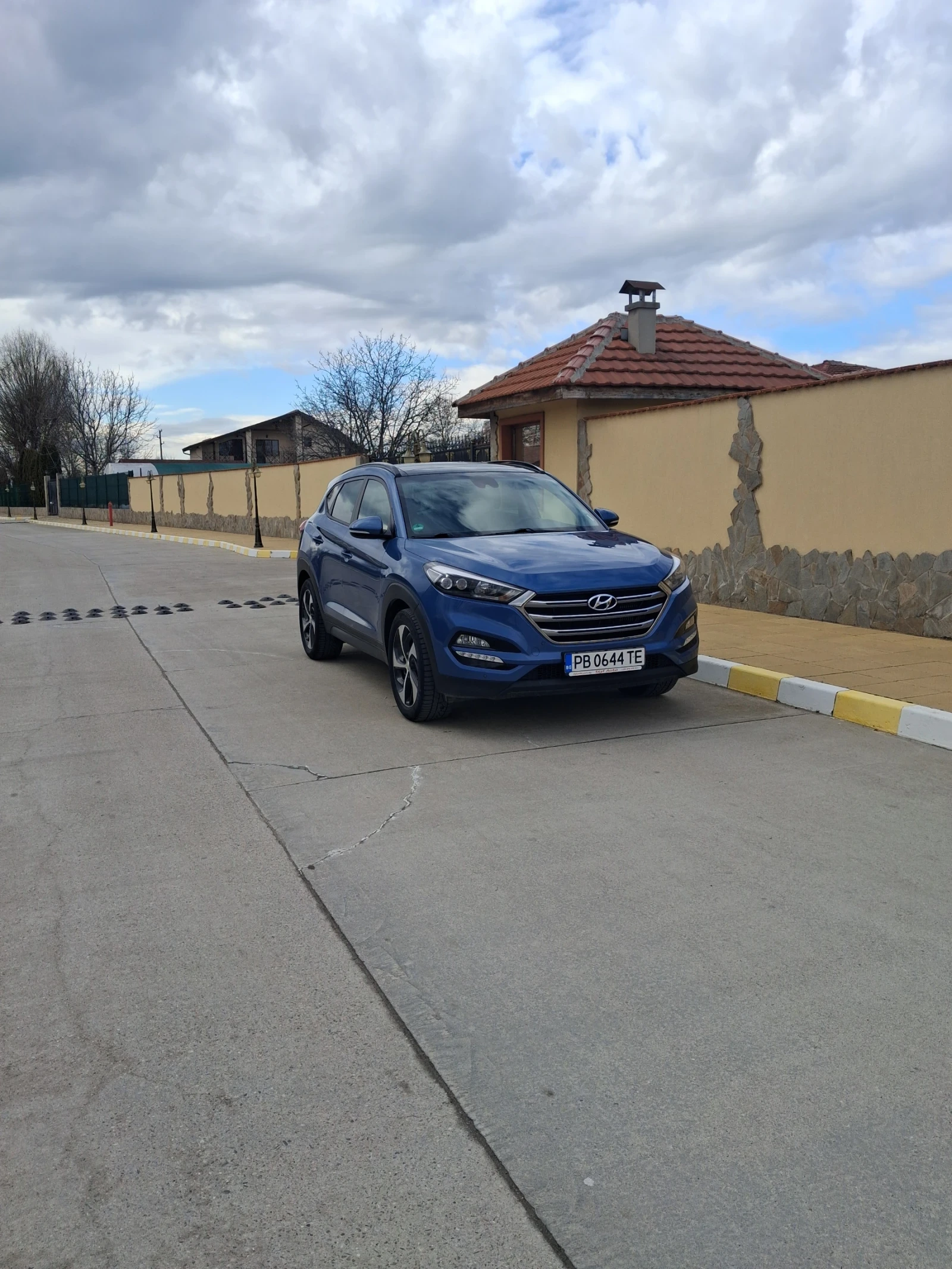 Hyundai Tucson 2.0CRDI, снимка 3 - Автомобили и джипове - 56686143