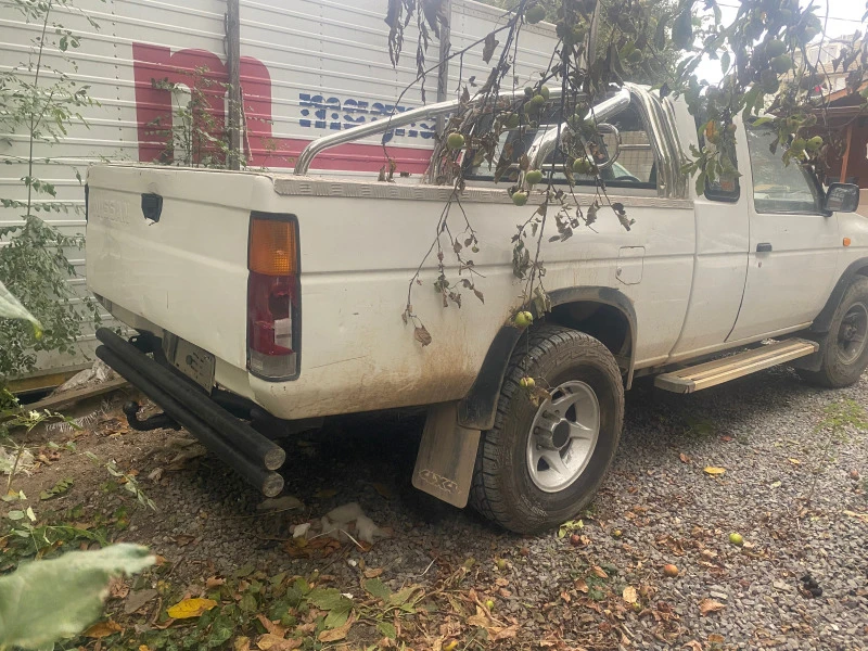 Nissan Pickup King Cab, снимка 2 - Автомобили и джипове - 42512605