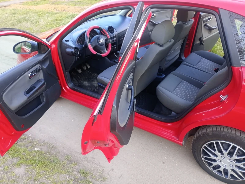Seat Ibiza 1.2i Бензин , снимка 9 - Автомобили и джипове - 45413464