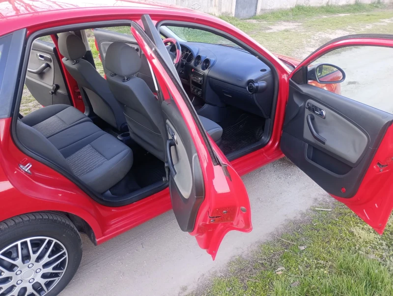 Seat Ibiza 1.2i Бензин , снимка 10 - Автомобили и джипове - 45413464