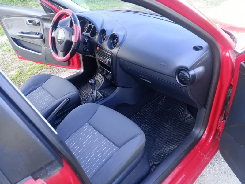 Seat Ibiza 1.2i Бензин , снимка 12 - Автомобили и джипове - 46377555