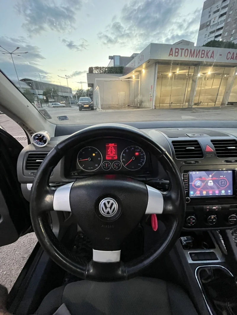 VW Golf, снимка 5 - Автомобили и джипове - 47235923