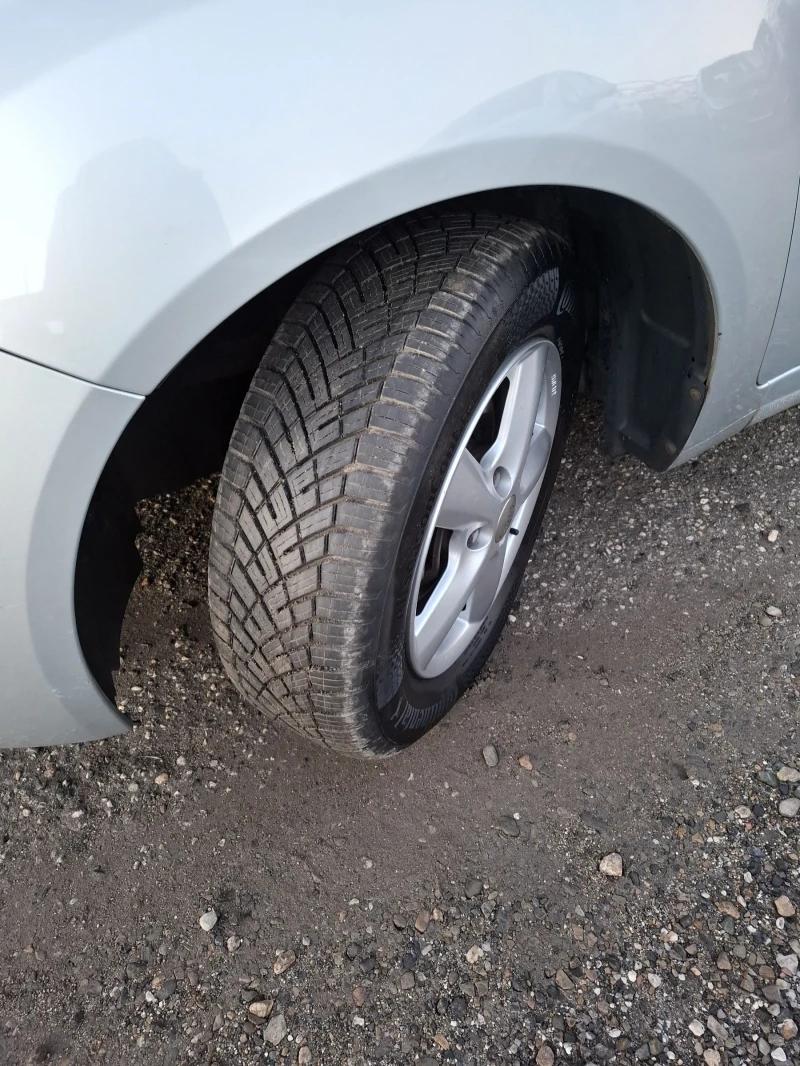 Hyundai Ix20 1.6i Avtomatik, снимка 16 - Автомобили и джипове - 48615856