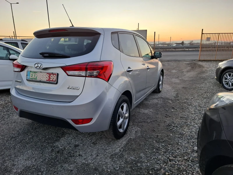 Hyundai Ix20 1.6i Avtomatik, снимка 4 - Автомобили и джипове - 48615856