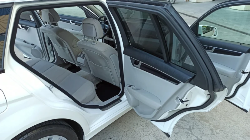Mercedes-Benz C 220, снимка 13 - Автомобили и джипове - 50954031