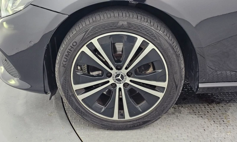 Mercedes-Benz E 220, снимка 5 - Автомобили и джипове - 53452919