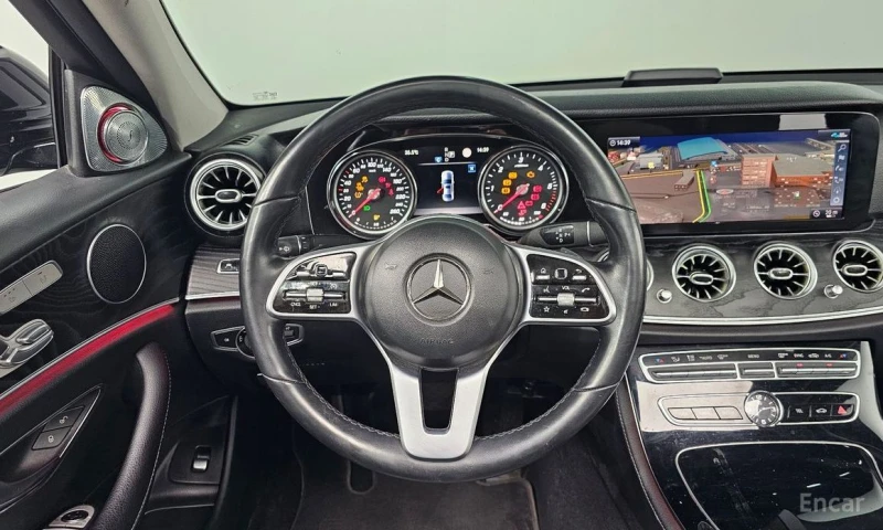 Mercedes-Benz E 220, снимка 13 - Автомобили и джипове - 53452919