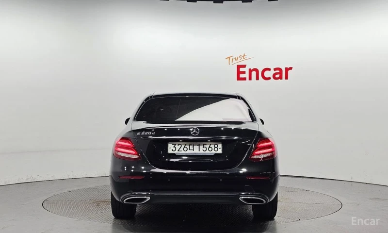 Mercedes-Benz E 220, снимка 4 - Автомобили и джипове - 53452919