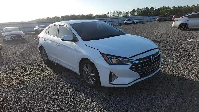 Hyundai Elantra 2.0l Value Edition, снимка 13 - Автомобили и джипове - 54094710