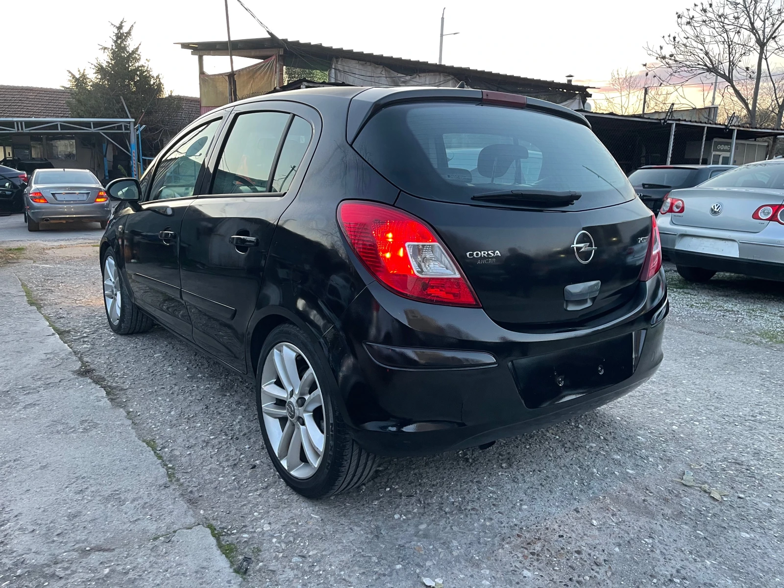 Opel Corsa 1.7CDTI 101HP 6 SKOROSTI COSMO KOJA PANORAMA 2010G - изображение 5