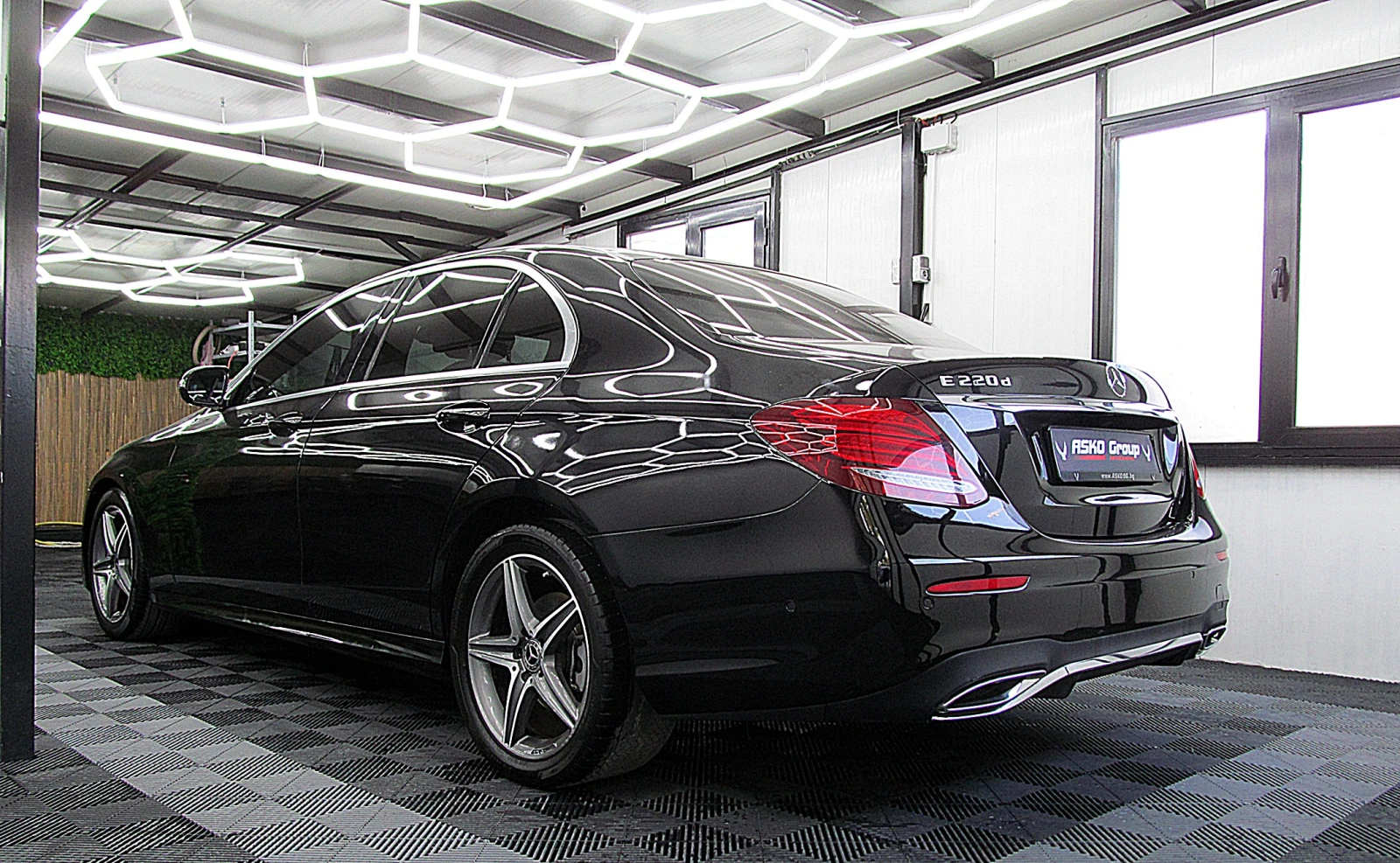 Mercedes-Benz E 220 DIGITAL/AMG-OPTICA/9gt/PANORAMA/ СОБСТВЕН ЛИЗИНГ - изображение 4