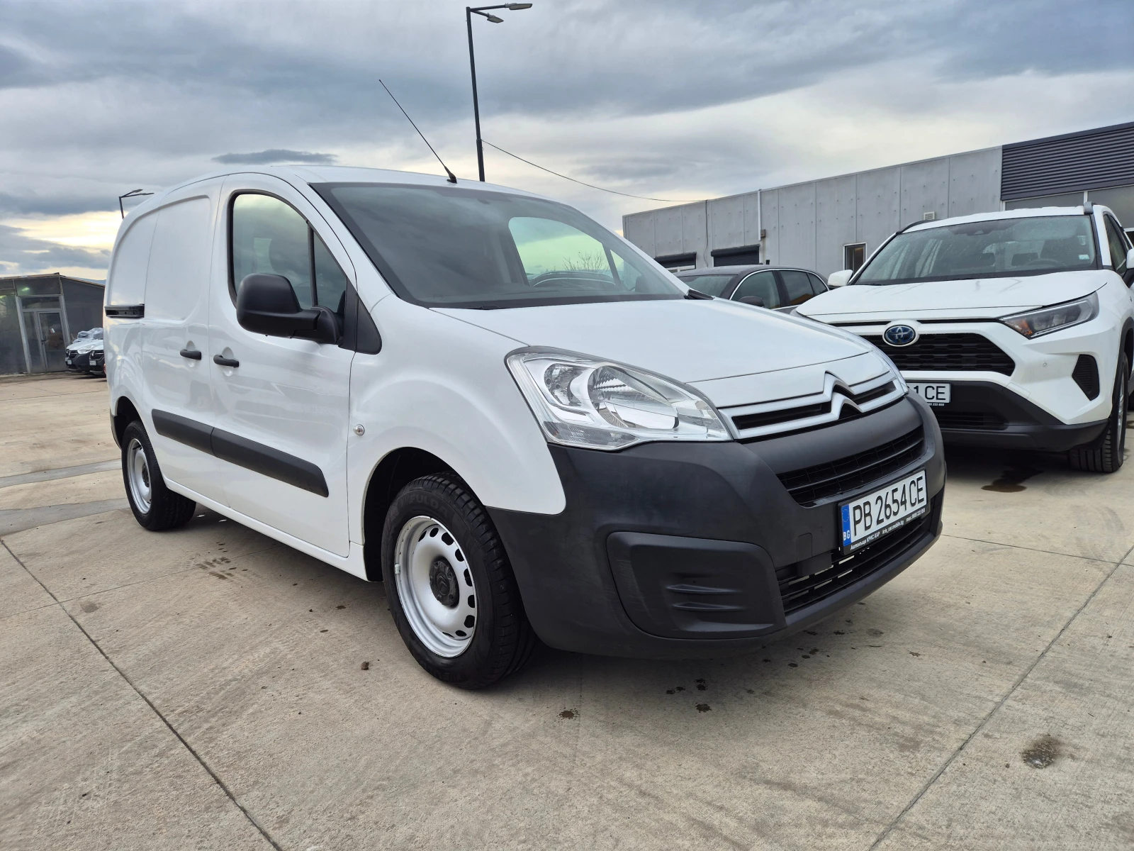 Citroen Berlingo 1, 6 HDI N1 M/T - изображение 7