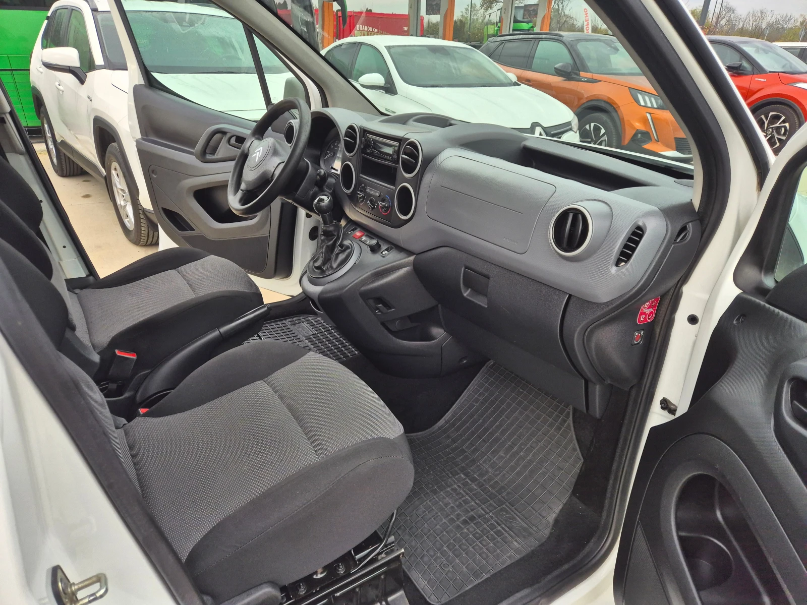 Citroen Berlingo 1, 6 HDI N1 M/T - изображение 9