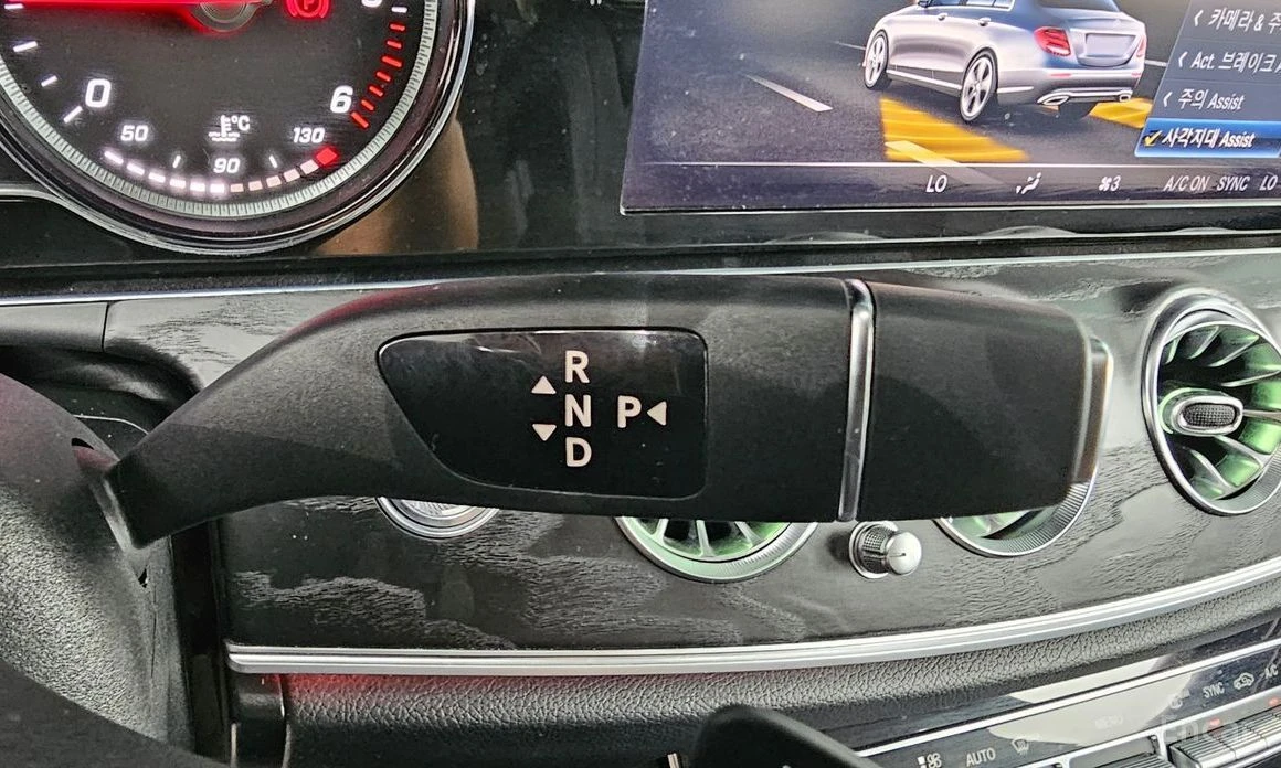 Mercedes-Benz E 220  - изображение 9