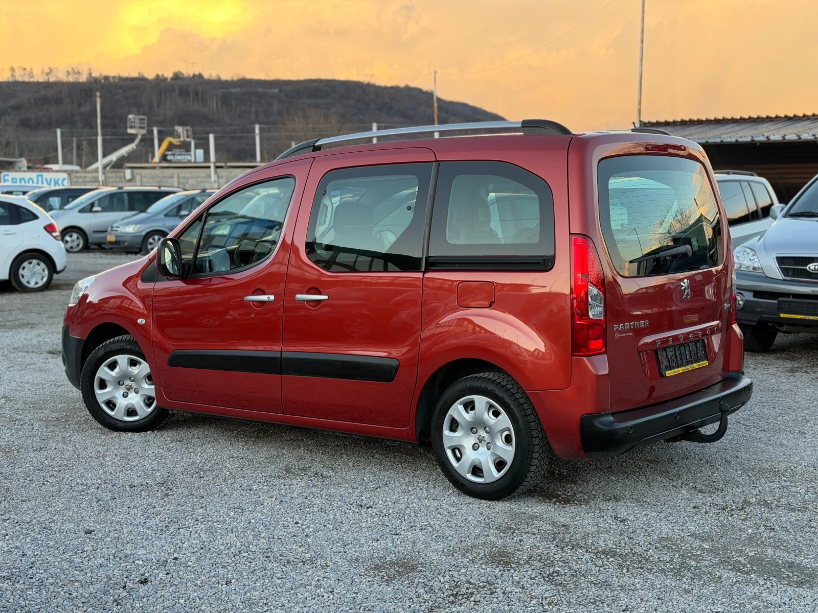 Peugeot Partner 1.6HDI 90кс 4-ВРАТИ КЛИМАТИК  - изображение 8