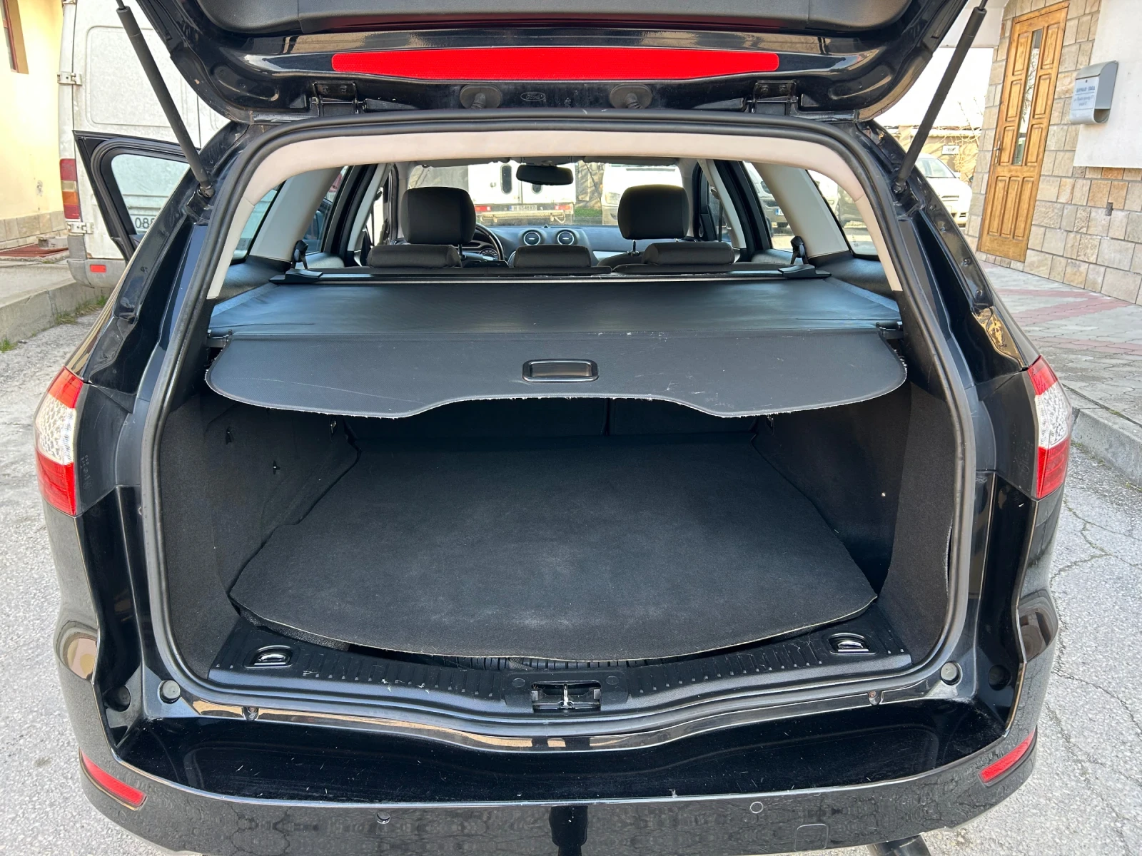 Ford Mondeo 2.0i 145k.c. TITANIUM , снимка 12 - Автомобили и джипове - 53989504