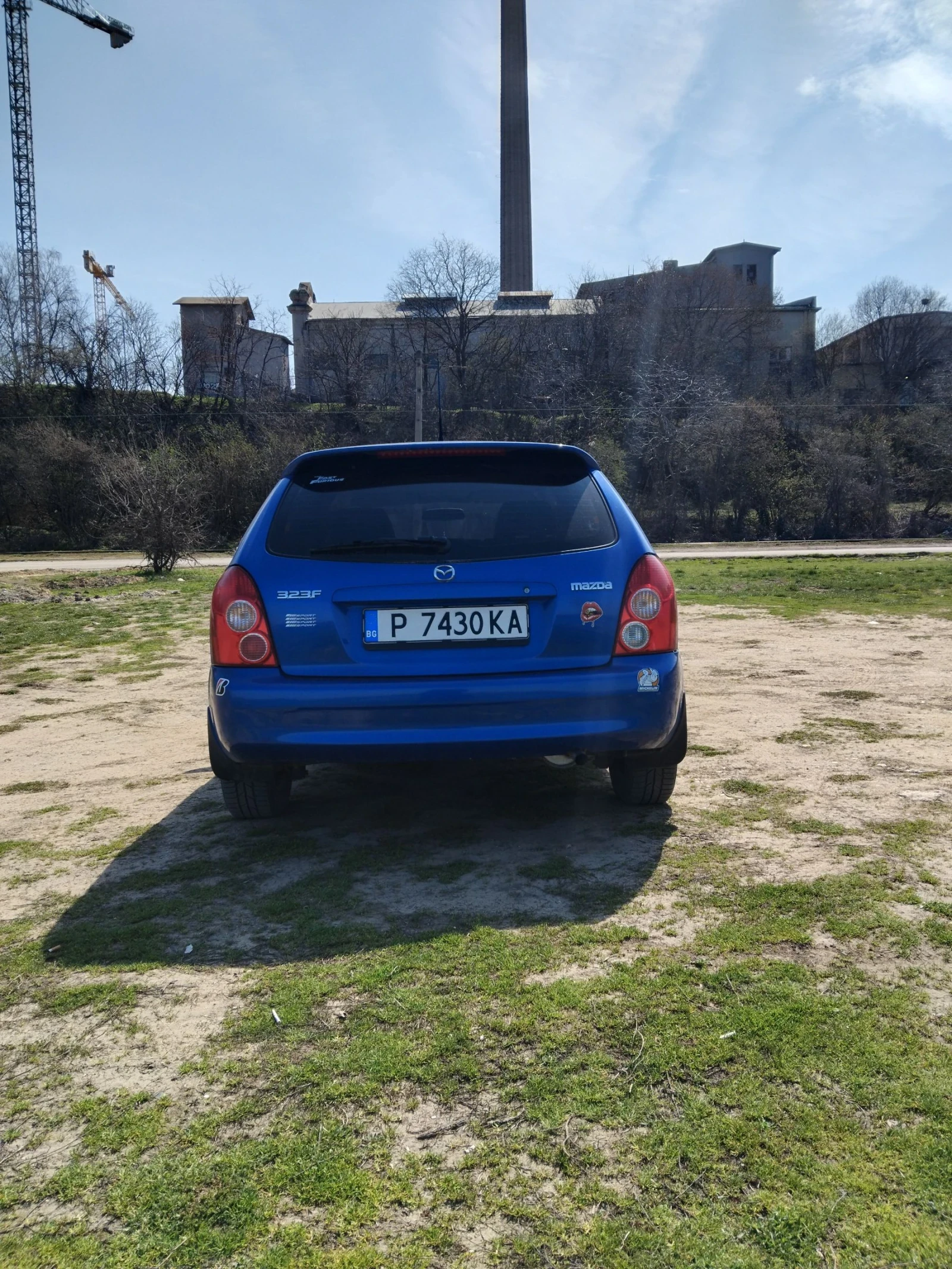 Mazda 323 1.3 16V, снимка 4 - Автомобили и джипове - 54079962
